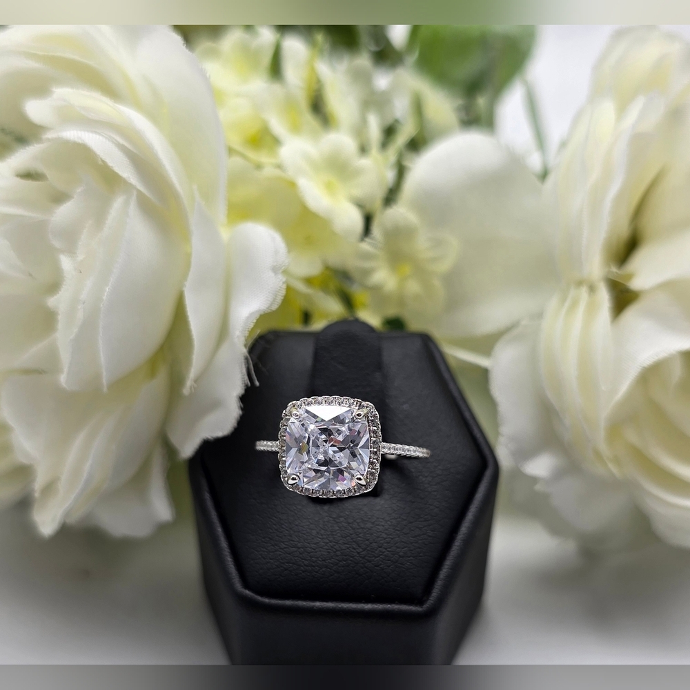 🥰 MINA ENGAGEMENT RING - Picture 8 of 9